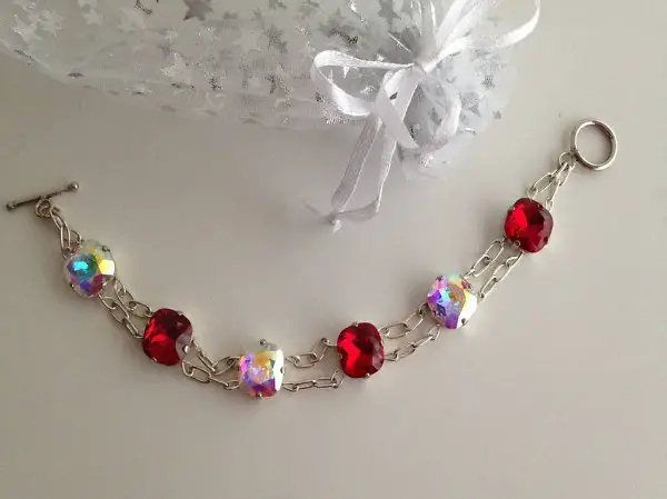 Bracelet cabochons carrés Swarovksi Siam et Crystal AB