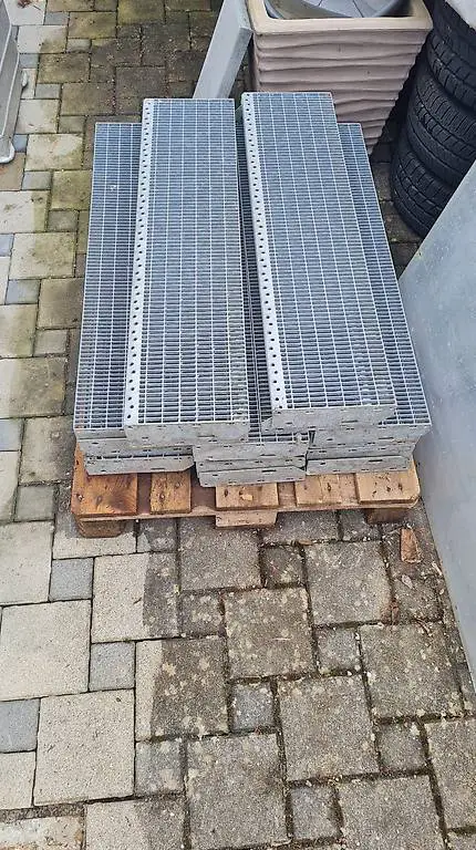 Treppenstufen / Gitterroste / 1Meter breit / 30/10