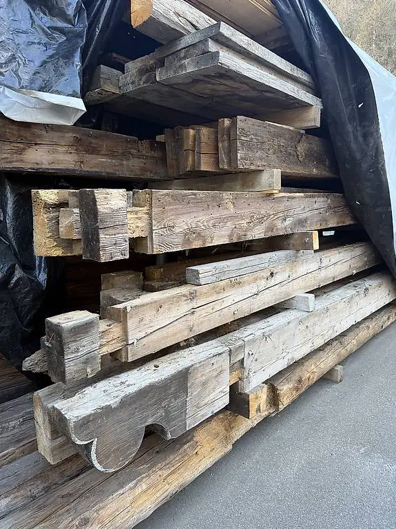 Altholz, Altholzbalken und Altholzbretter