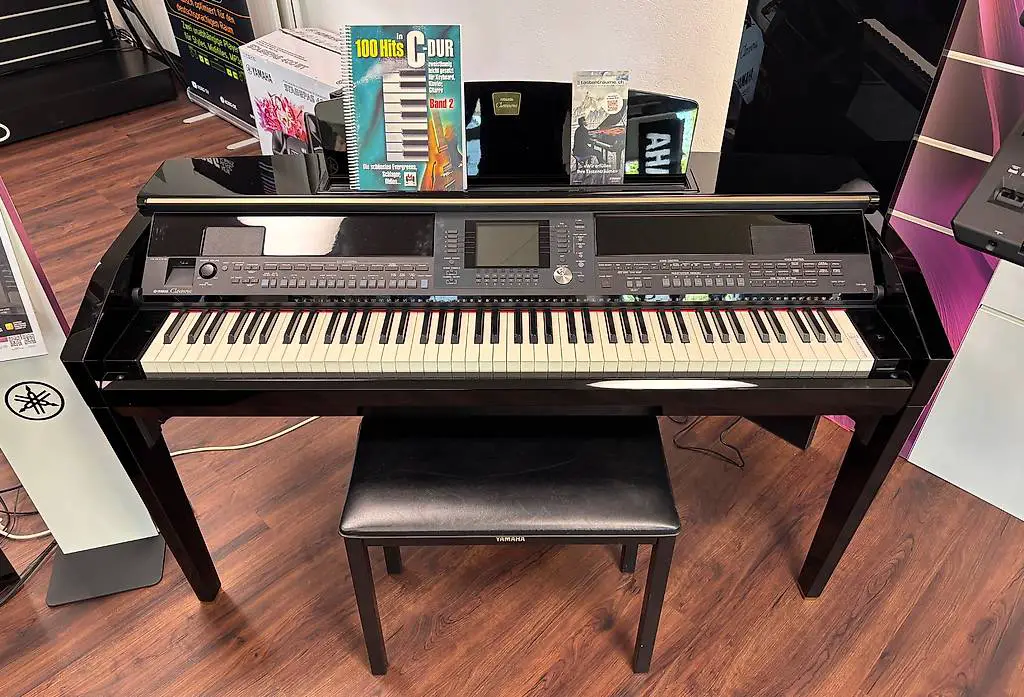 YAMAHA CVP-505 PE schwarz poliert