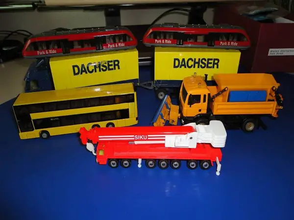 Diverse Modelle der Marke Siku