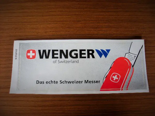 Couteau suisse Wenger - Ancien autocollant - 32,3 x 12 cm.