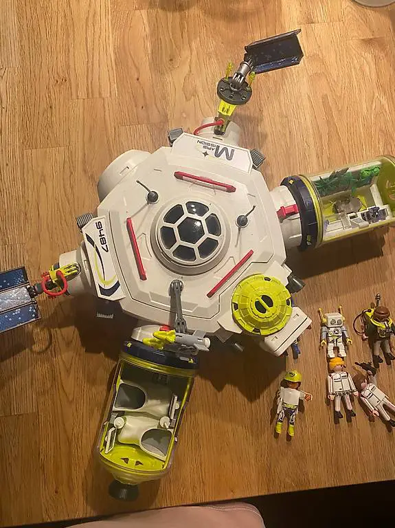 Playmobil Raumschiff mit Figuren