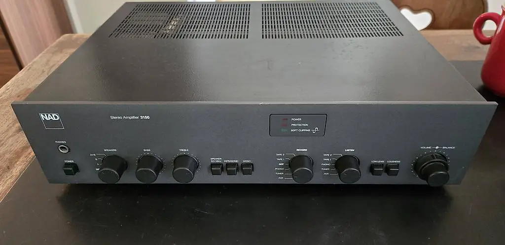 NAD 3150 Stereo Amplifier