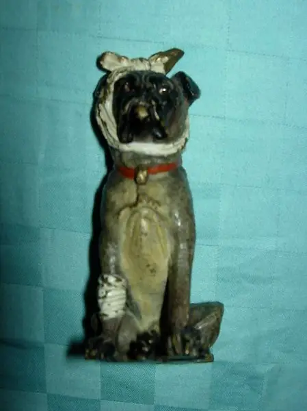  Bulldogge mit Bandage Wiener Bronze?