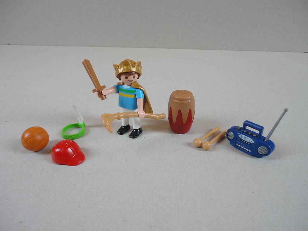 Playmobil Multiplay-Junge mit verschiedenen Spielen 6466