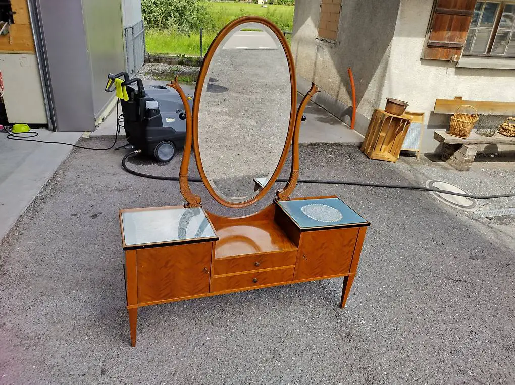 Antike Spiegelkommode mit geschliffenem und neigbarem Spiege