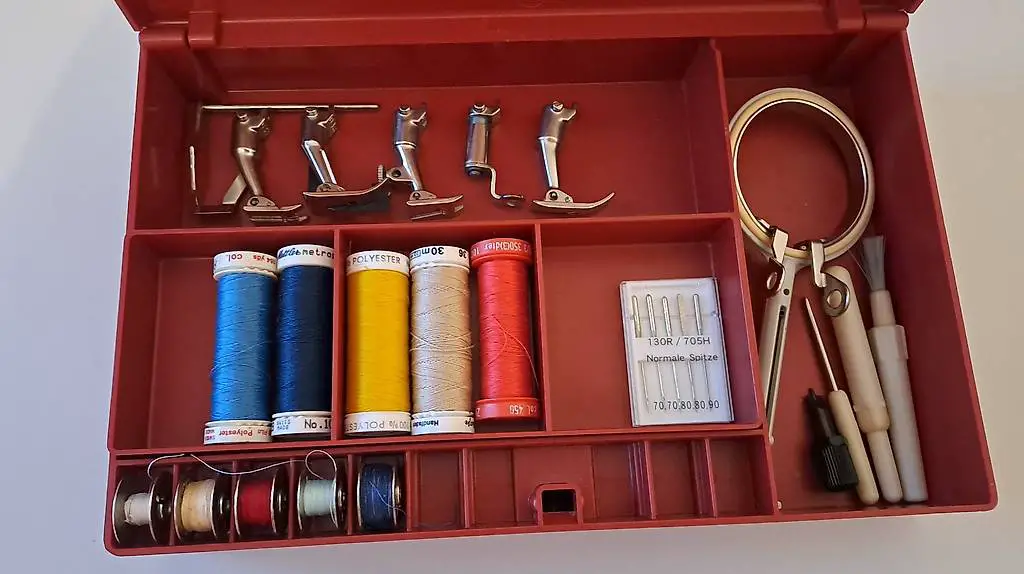 Bernina Box original mit Zubehör, gebraucht, 26-tlg.