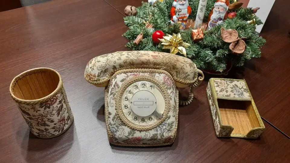 Telefon Retro, Wählscheibentelefon und Schutzhülle