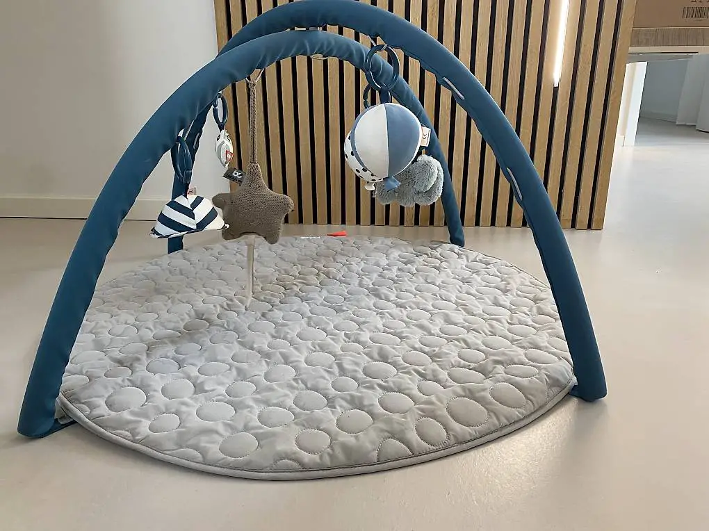 Spielbogen der Marke Done by Deer