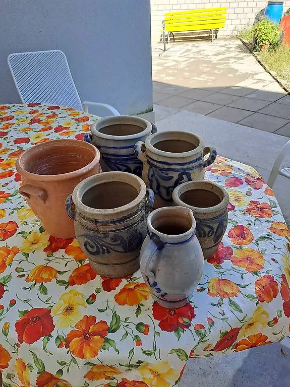 Steingut Töpfe und Krug