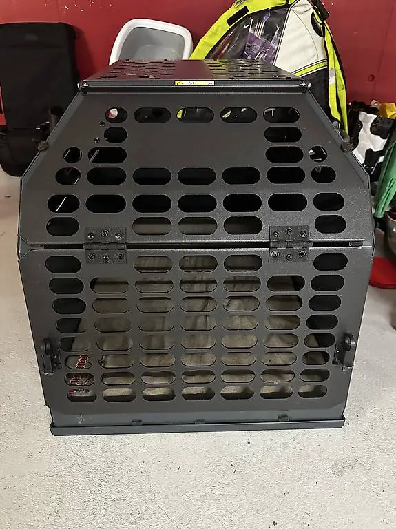 Gabbia per cane da auto