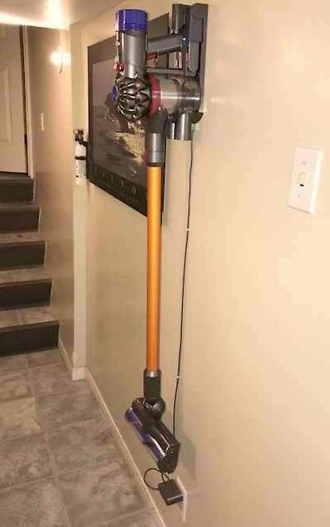 Aspirateur sans Fil Dyson V8 + accessoires en parfait état