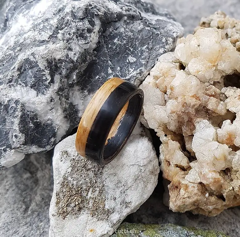 Holzring in Ebenholzoptik (Fingerring)