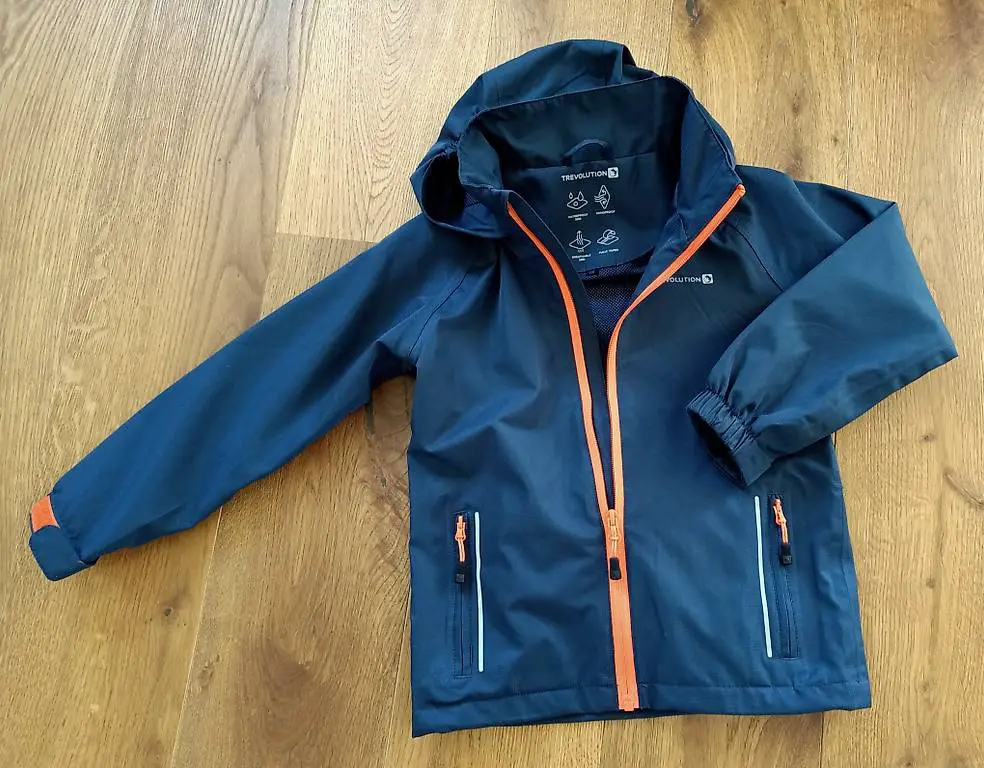 Neuwertige Kinderregen-/Windjacke, Trekkingjacke Gr. 116