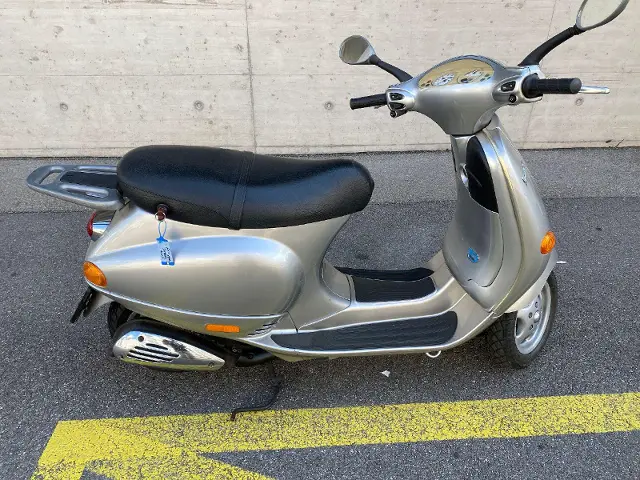 piaggio vespa 125 et4
