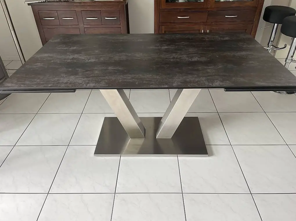 Esstisch Keramikplatte ausziehbar bis 240 cm.