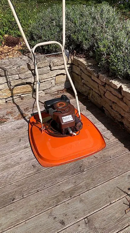 Tondeuse à gazon thermique