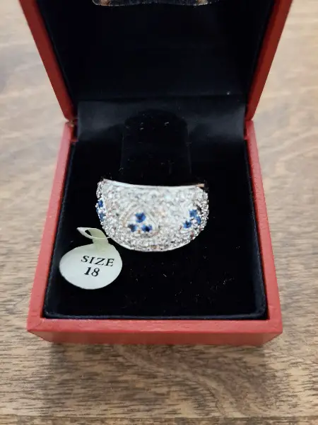 bague pierre bleue et zircons taille 18