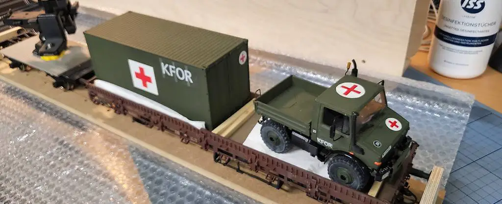 Spur1 4MFOR Militärtransport Spur 1 Unimog und Container