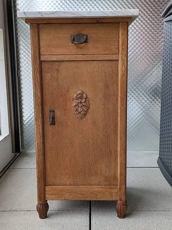 Nachttischen / Nachtschrank