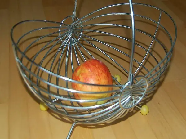 Obstkorb aus Chromstahl