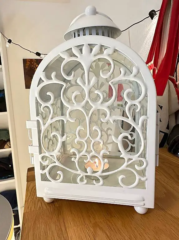 Süsse Zimmerdekoration mit Kerze