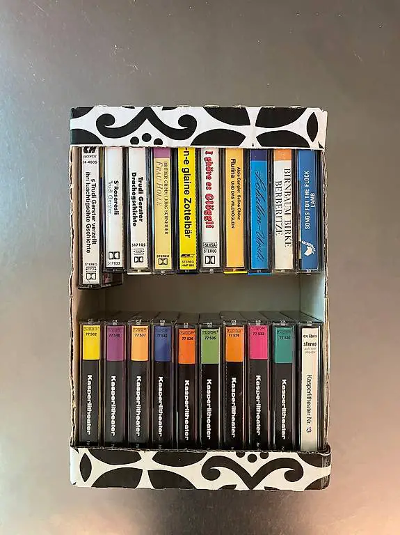 Kassetten Kindergeschichten deutsch, schweizerdeutsch