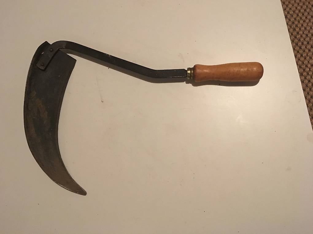 Sichel, z. Gras schneiden, + Reuteisen auch antike Hippe da