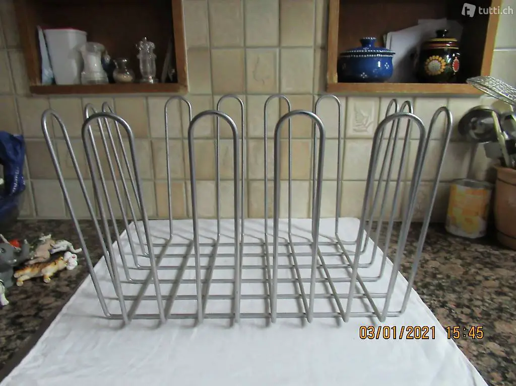 Zeitungsständer, Chromstahl und simpel zum Binden