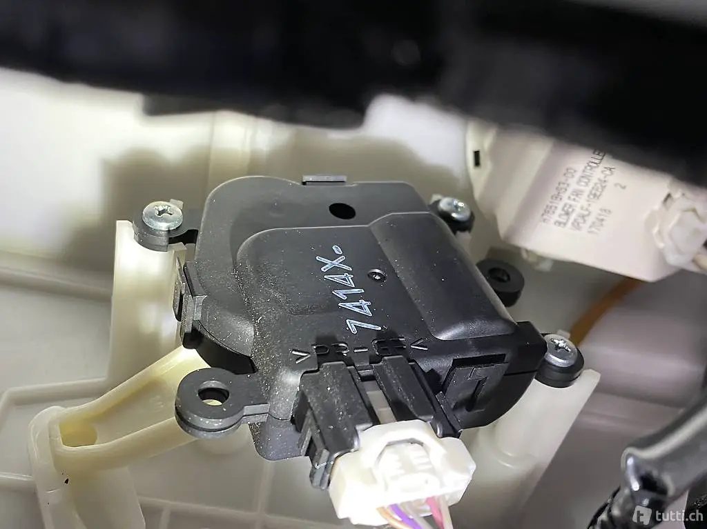  7414X Stellmotor Mazda 3 2018