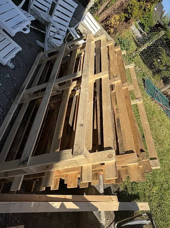 6 Holzpaletten gratis abzugeben