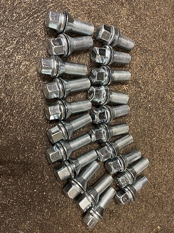 Radschraube Schraube M15x1,25 x30Kegel Mercedes GLE GLS