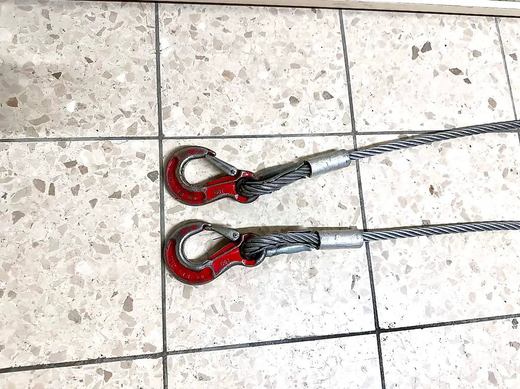 Zwei Drahtseile für Kran