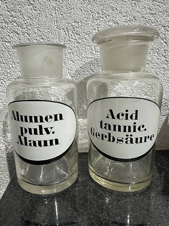 2 antike Apothekerflaschen