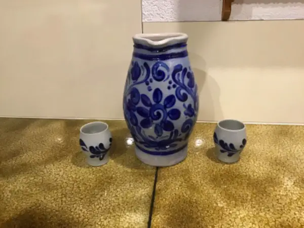 Mostkrug mit 2 Becher