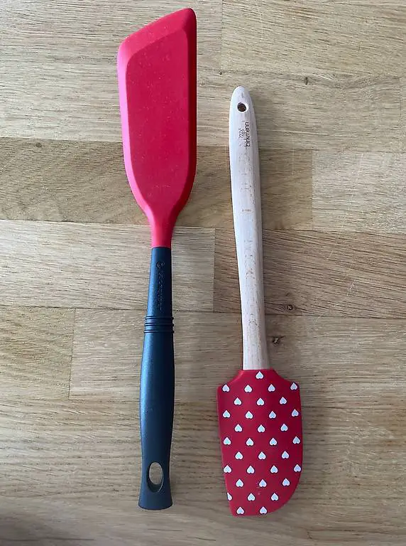 Kunststoffkelle Le Creuset + Teigschaber Birkmann