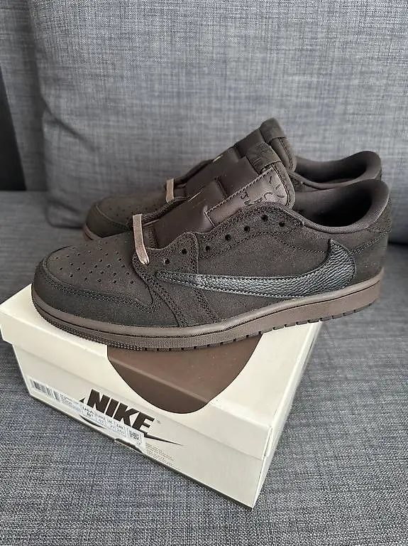 3 pairs Jordan x Travis Scott