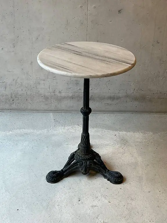 Marmor Bistrotisch mit Gusseisenfuss