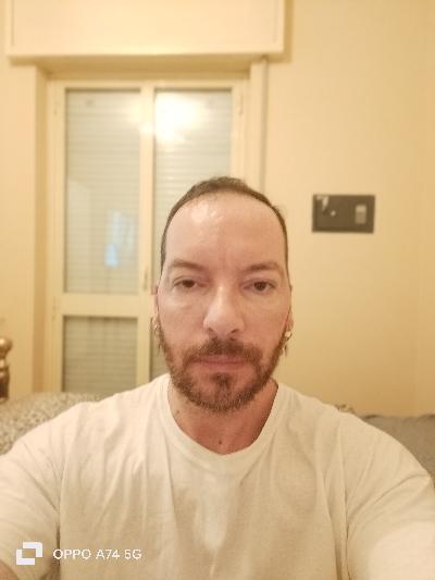 Sono un uomo single che cerca una donna per relazione stabile