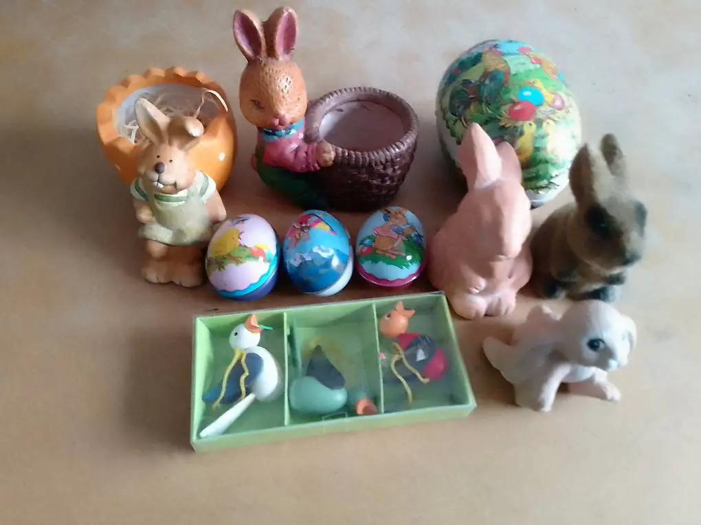 Osterdeko, Dose, Plüschhasen, Karten