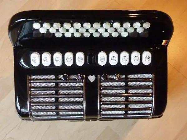Hohner Ouverture - Handharmonika mit eingebauten Mikrofonen