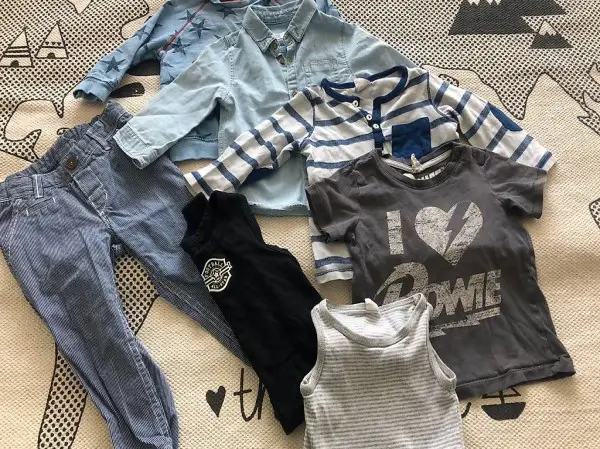 Kleiderpaket für Jungs Grösse 74