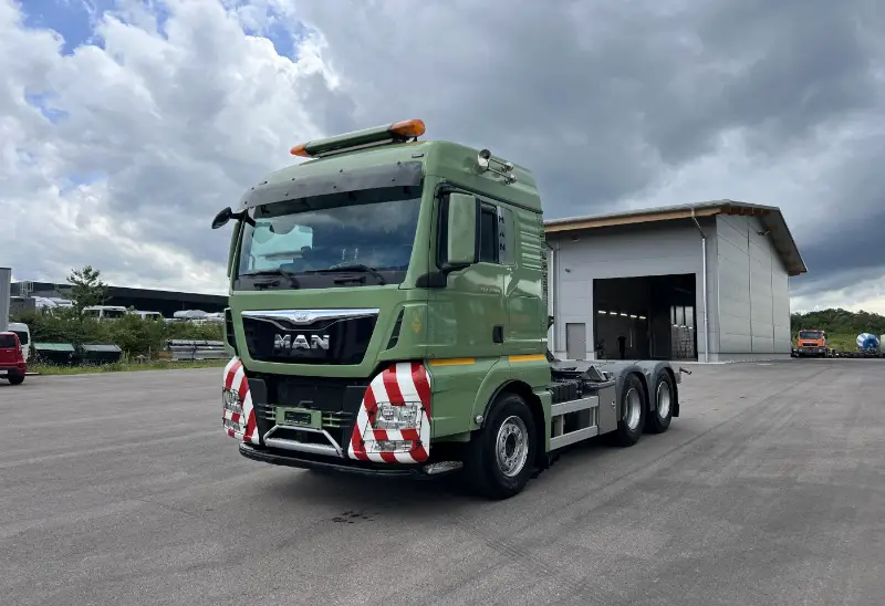 MAN, TGX 33.560 6x4, Chassis-Kabine
