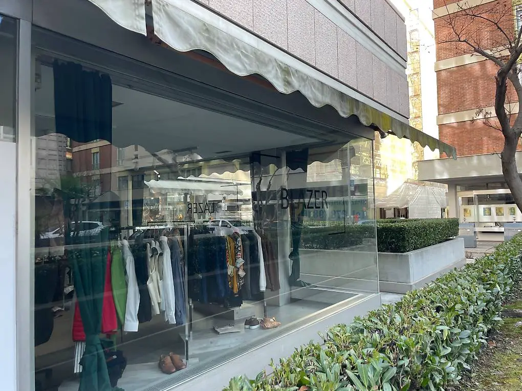 Affittasi spazio commerciale/polifunzionale in Corso Elvezia