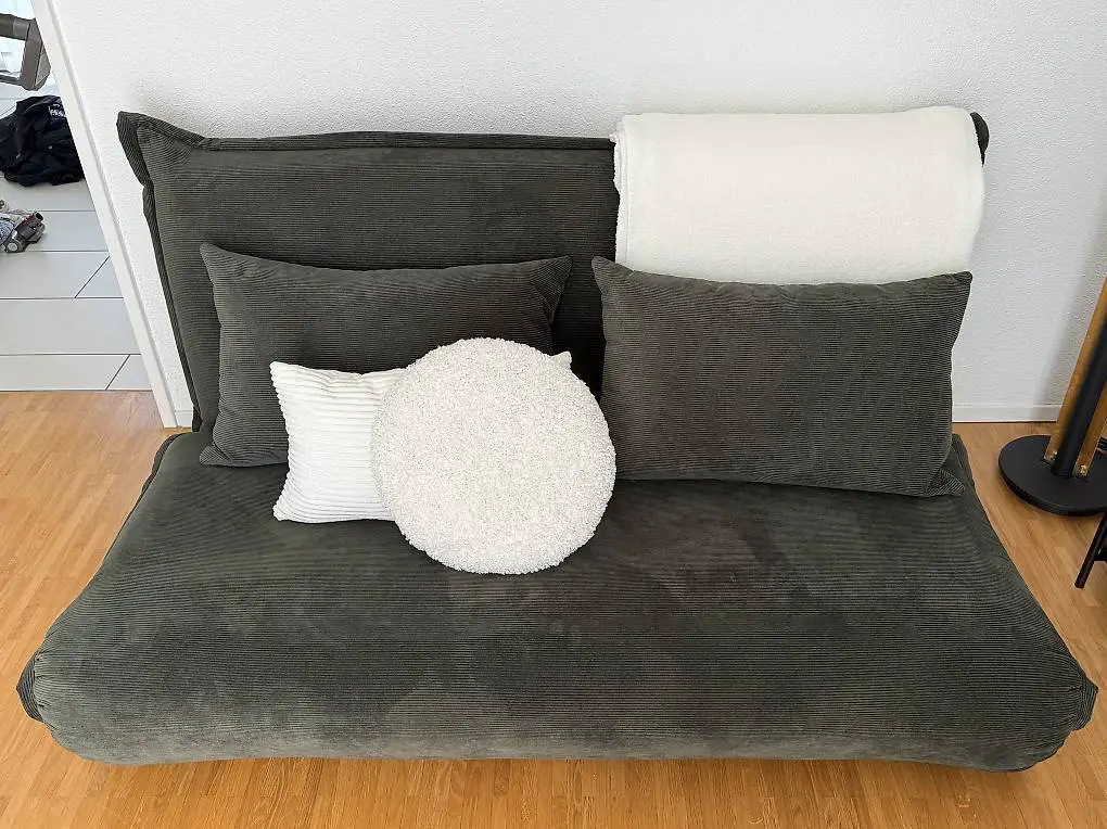 Schlafsofa mit Kordsamtbezug grün
