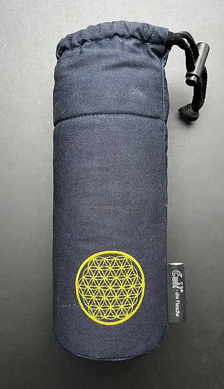 Isolationsbecher und Stoffanzug für Emil die Flasche