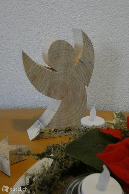 Engel aus Föhren oder Weidenholz