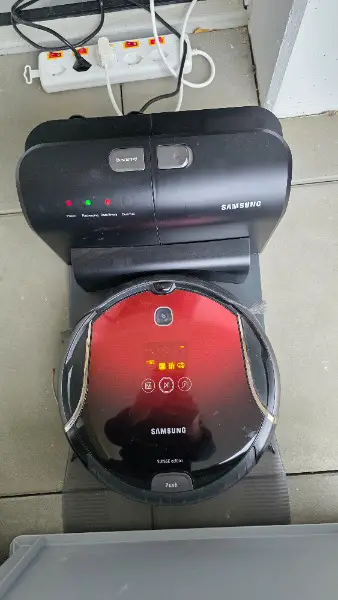 Samsung Saugroboter mit Entleerungsstation