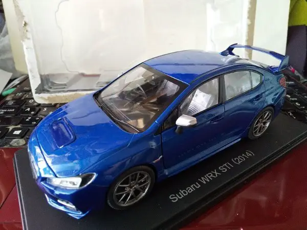 NEU: Subaru WRX STi VA Phase I 2014-2019 RHD dunkelblau